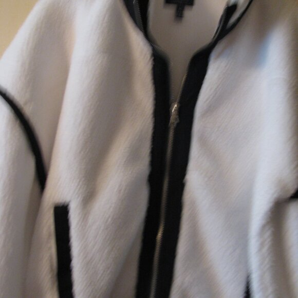 NWT - WOMENS FLEECE BLACK AND WHITE JACKET ZIP UP - SIZE XL - Picture 2 of 8